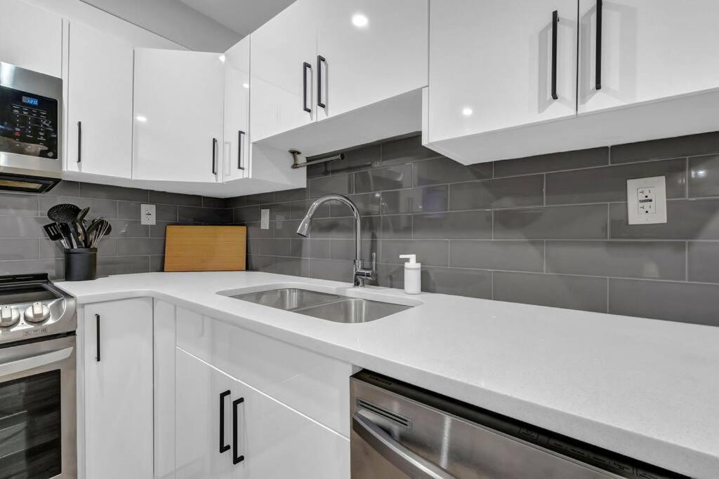 Modernsuite*Nearairport*2Queens*2Bedroom*Fullkitchen Edmonton Dış mekan fotoğraf